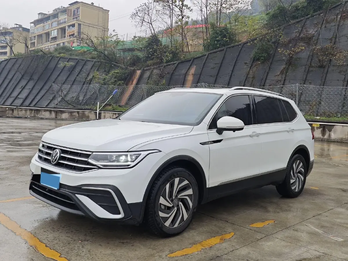 2023 Volkswagen Tiguan L 2.0T 186HP L4 7DCT