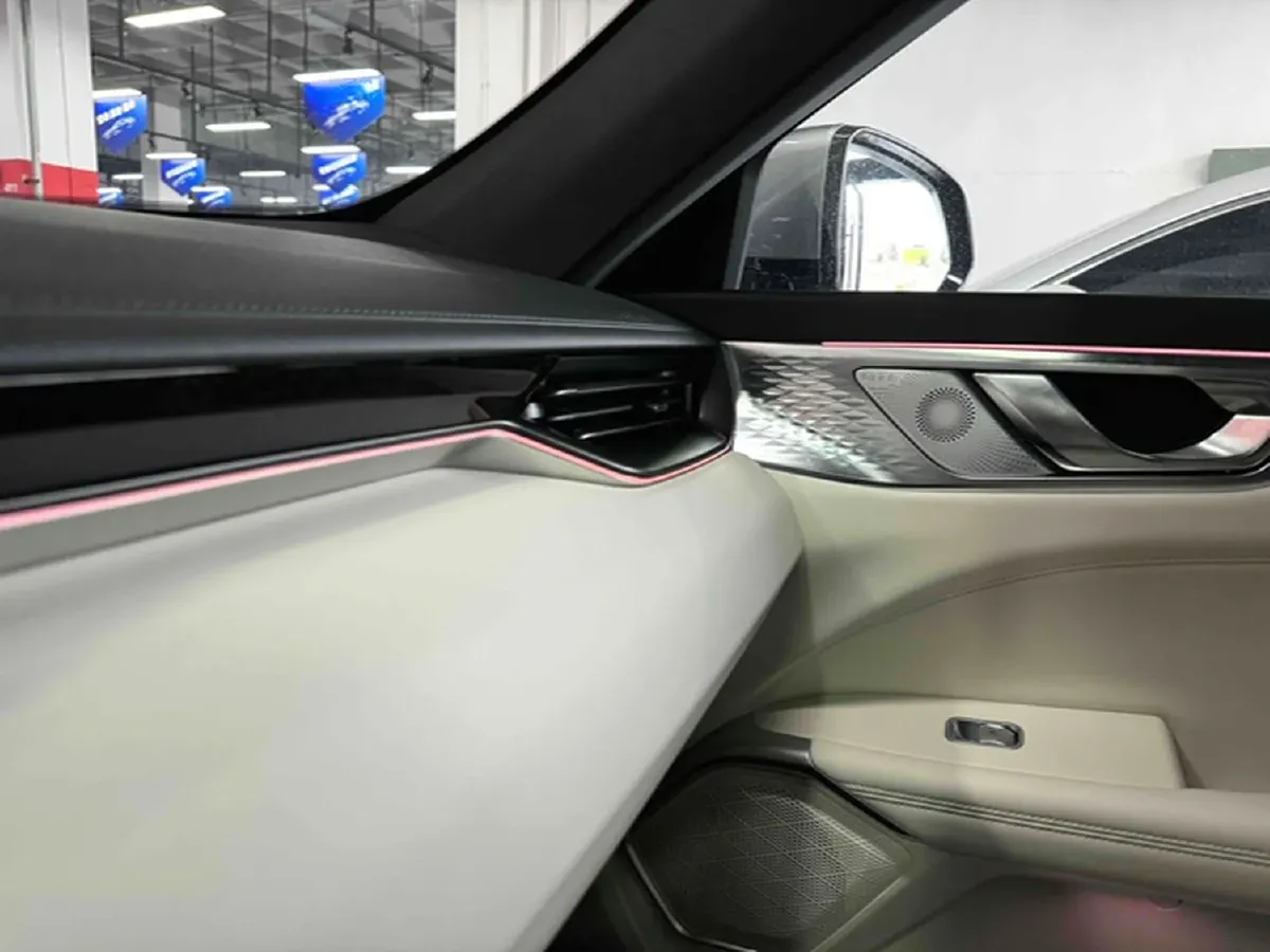 2024 WEY Mocha 1.5T 170HP L4 4DHT PHEV 35.04KWH,autocango,china used car exporter,china ev exporter,chinese used car exporter,chinese used ev exporter