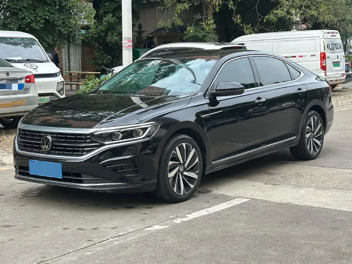 2023 Volkswagen Passat 2.0T 186HP L4 7DCT