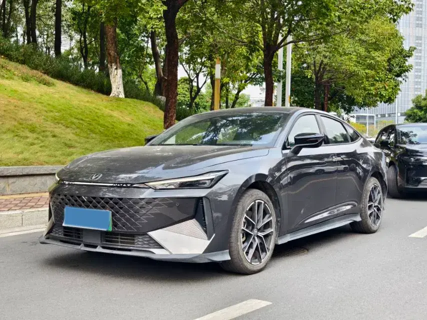 2024 ChangAn UNI-V iDD 1.5L 110HP L4 E-CVT PHEV 18.99KWH