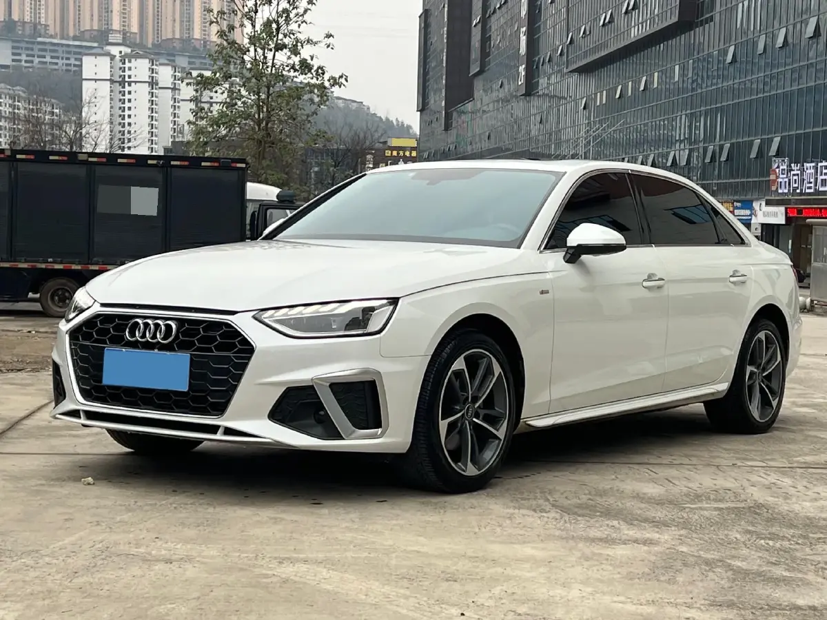 2022 Audi A4L 2.0T 190HP L4 7DCT