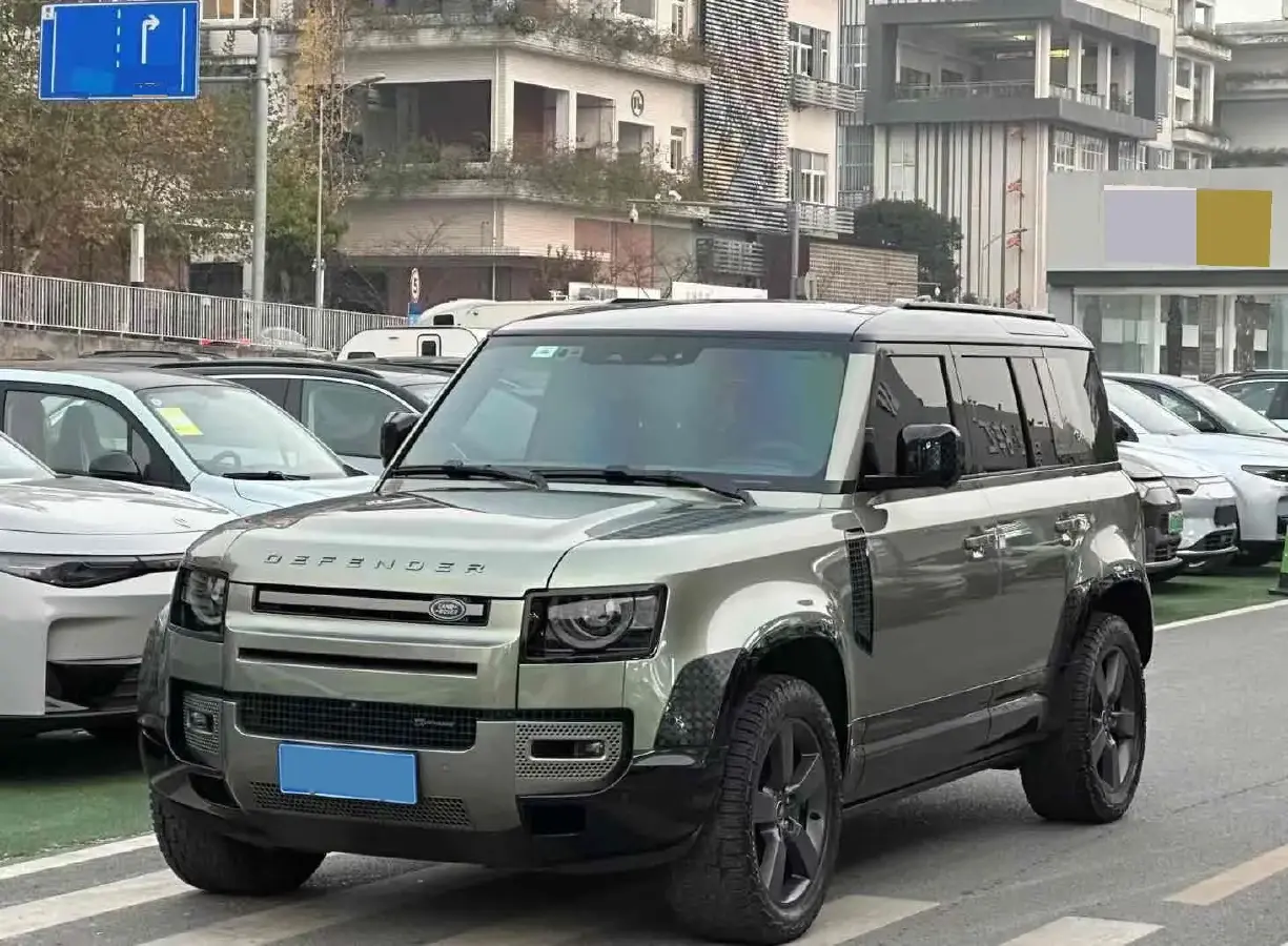 2023 Land Rover Defender 3.0T 400HP L6 8AT