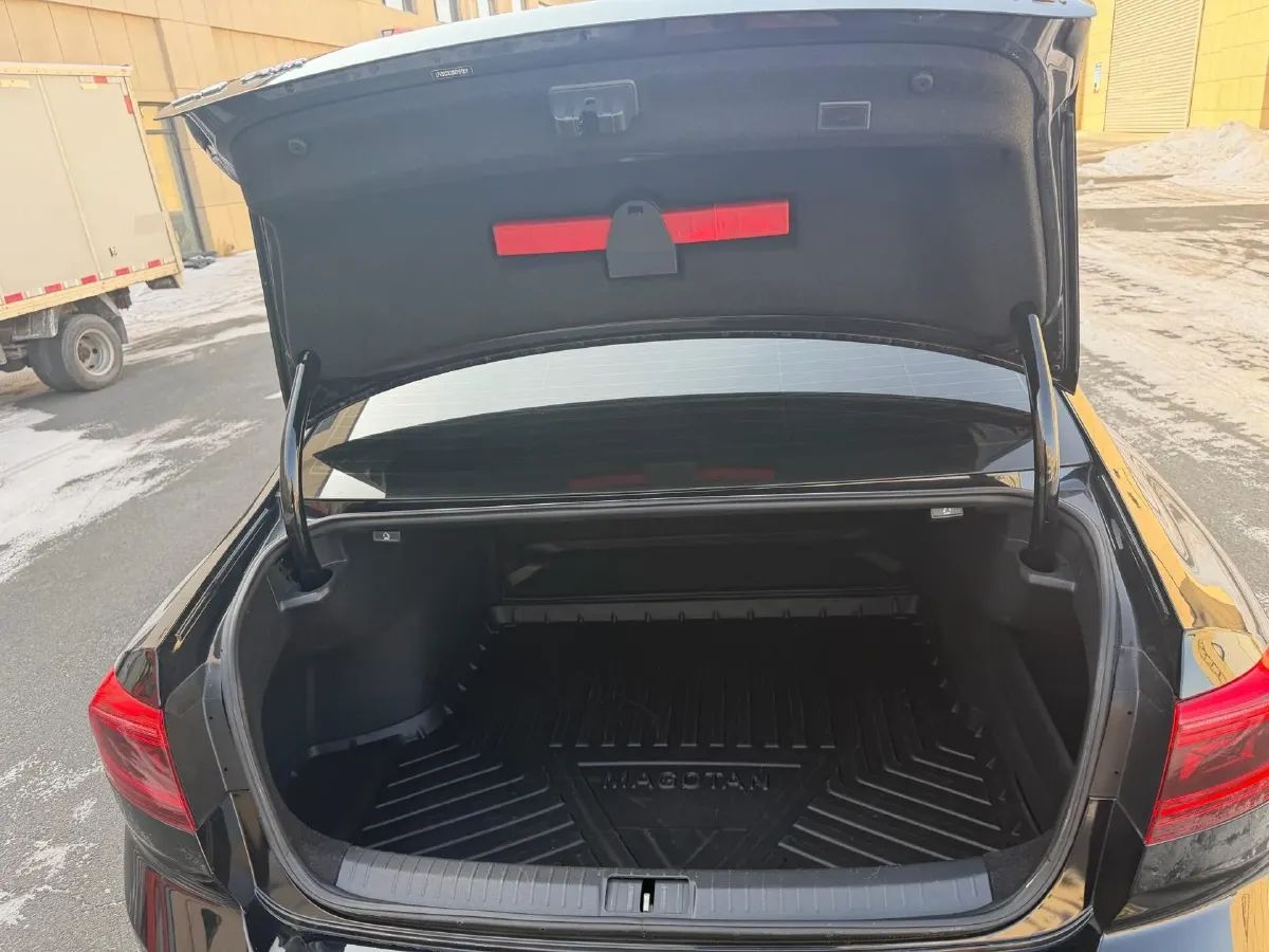 2020 Volkswagen Magotan 2.0T 186HP L4 7DCT,autocango,china used car exporter,china ev exporter,chinese used car exporter,chinese used ev exporter