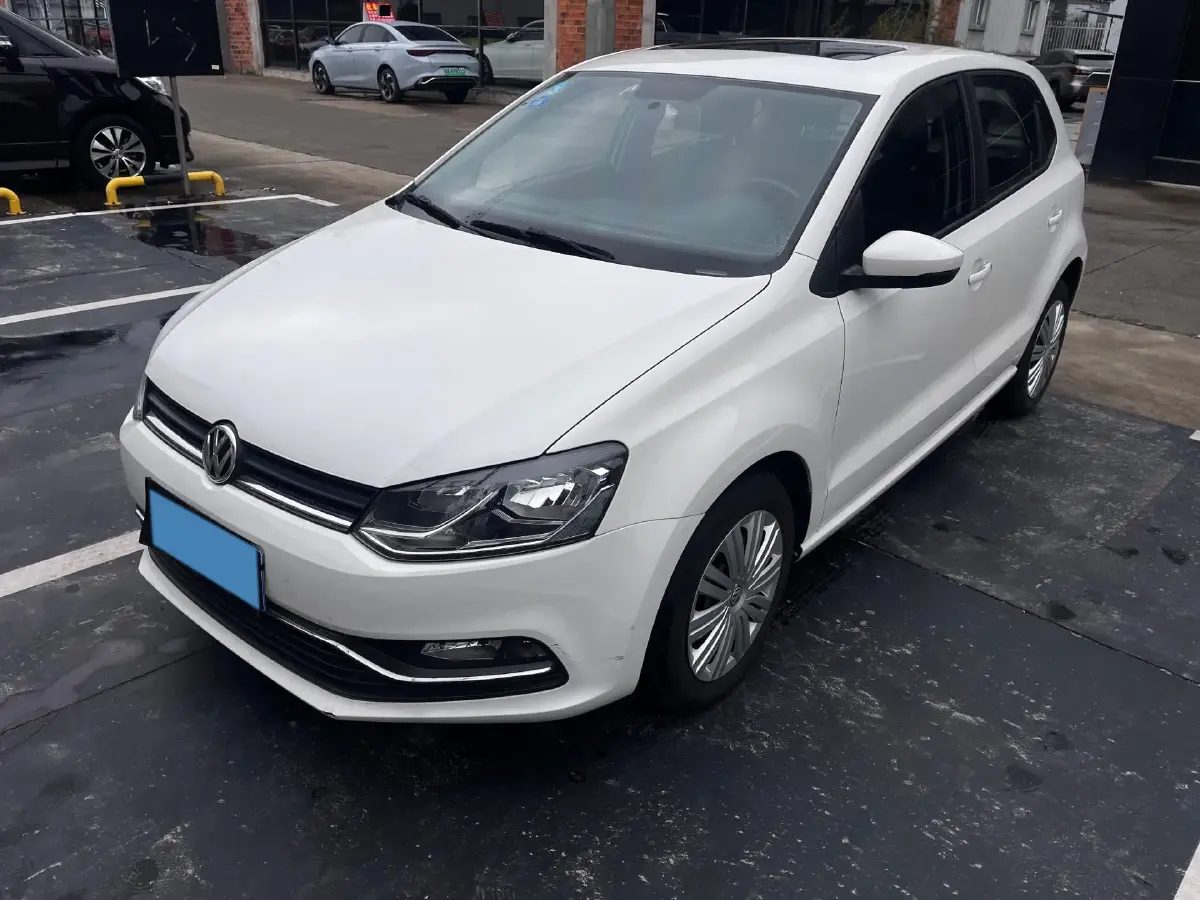 2016 Volkswagen Polo 1.6L 110HP L4 6AT
