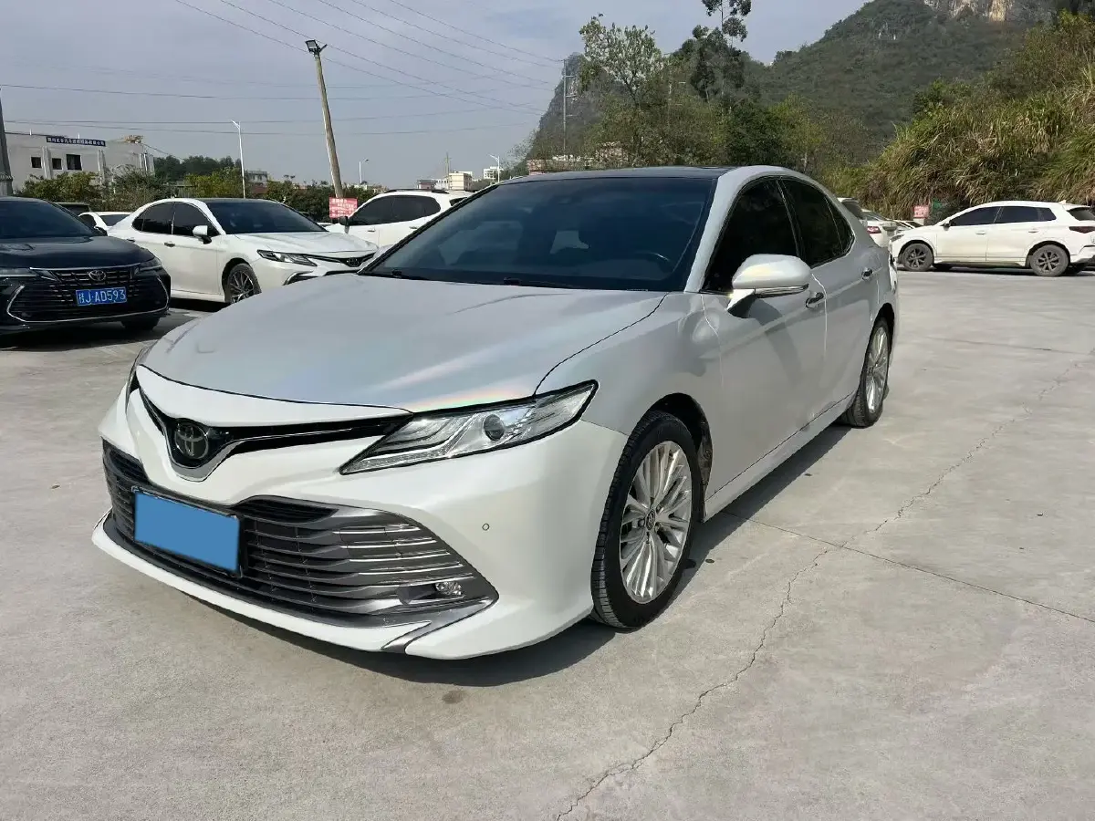 2019 Toyota Camry 2.5L 209HP L4 8AT