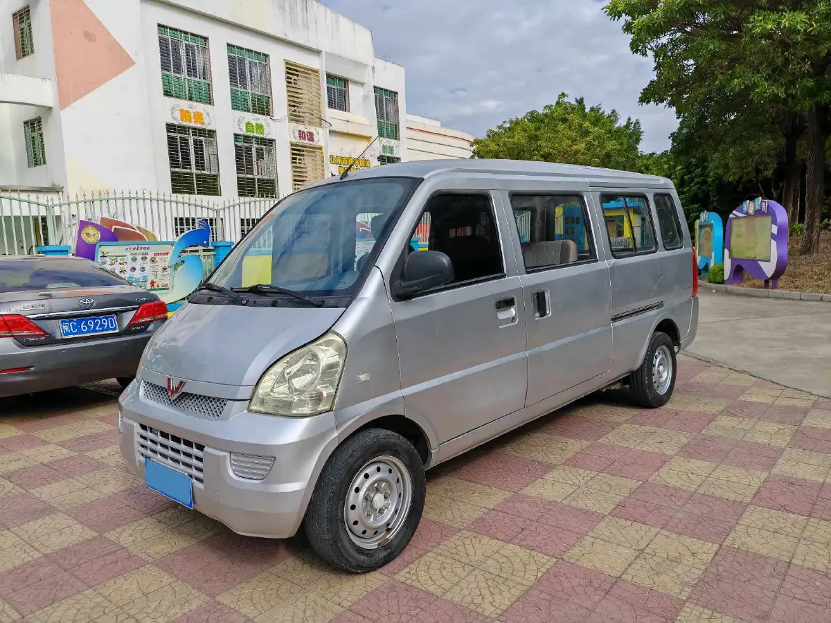 2019 WuLing RongGuang 1.5L 107HP L4 5MT