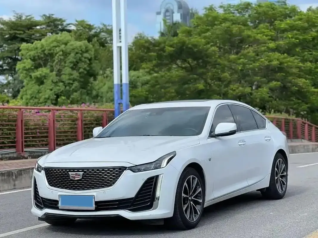 2022 Cadillac CT5 2.0T 237HP L4 10AT