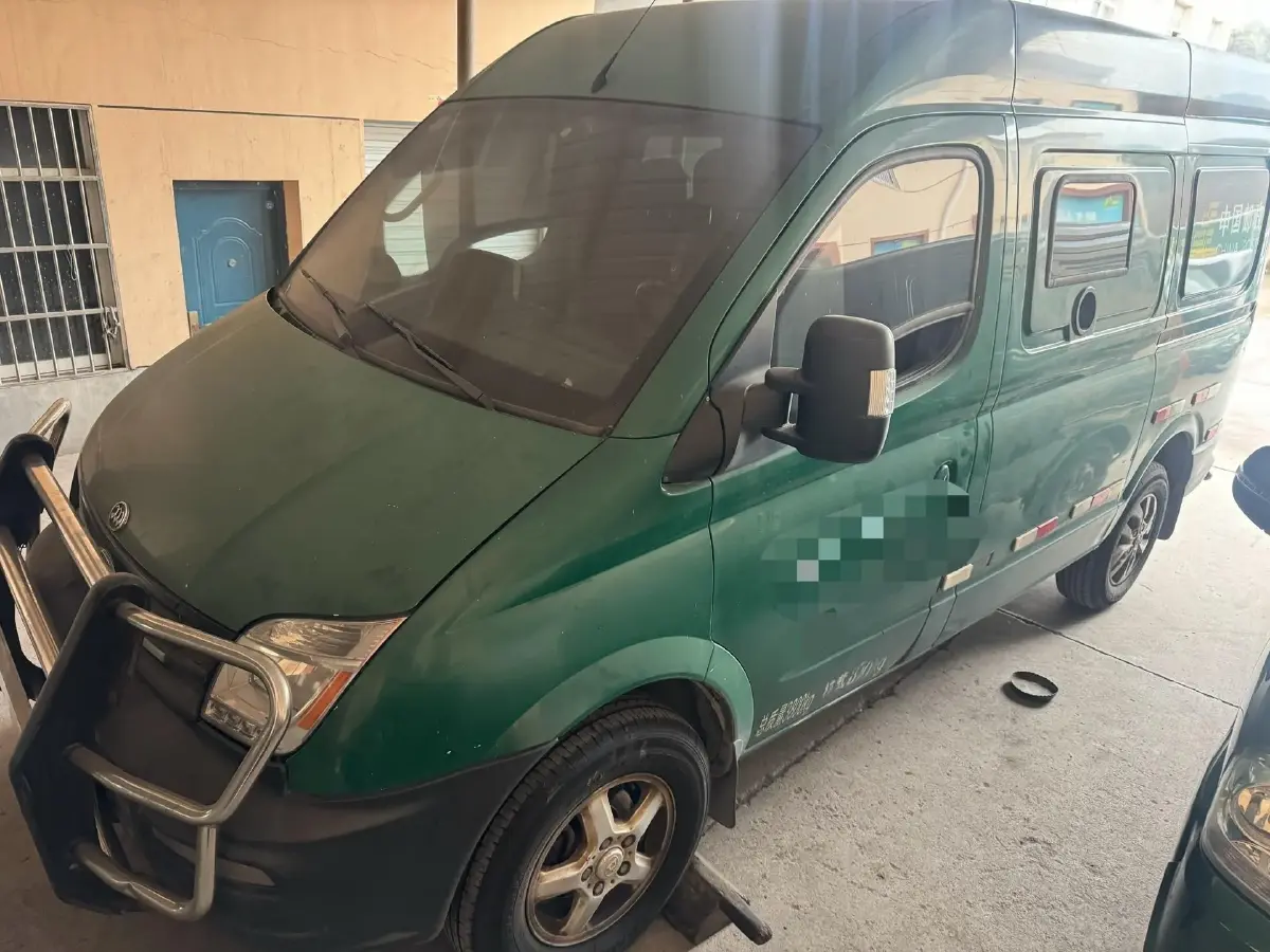 2013 MAXUS XinTu V80 2.5T 136HP L4 5MT