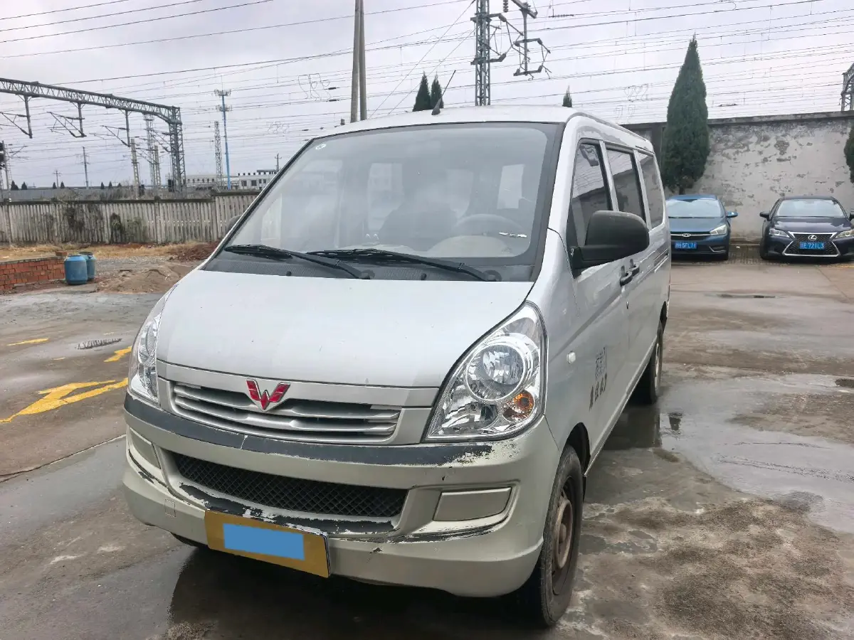 2022 WuLing RongGuang S 1.2L 76HP L4 5MT