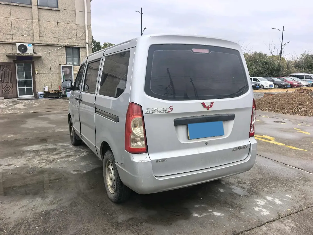 2022 WuLing RongGuang S 1.2L 76HP L4 5MT,autocango,china used car exporter,china ev exporter,chinese used car exporter,chinese used ev exporter