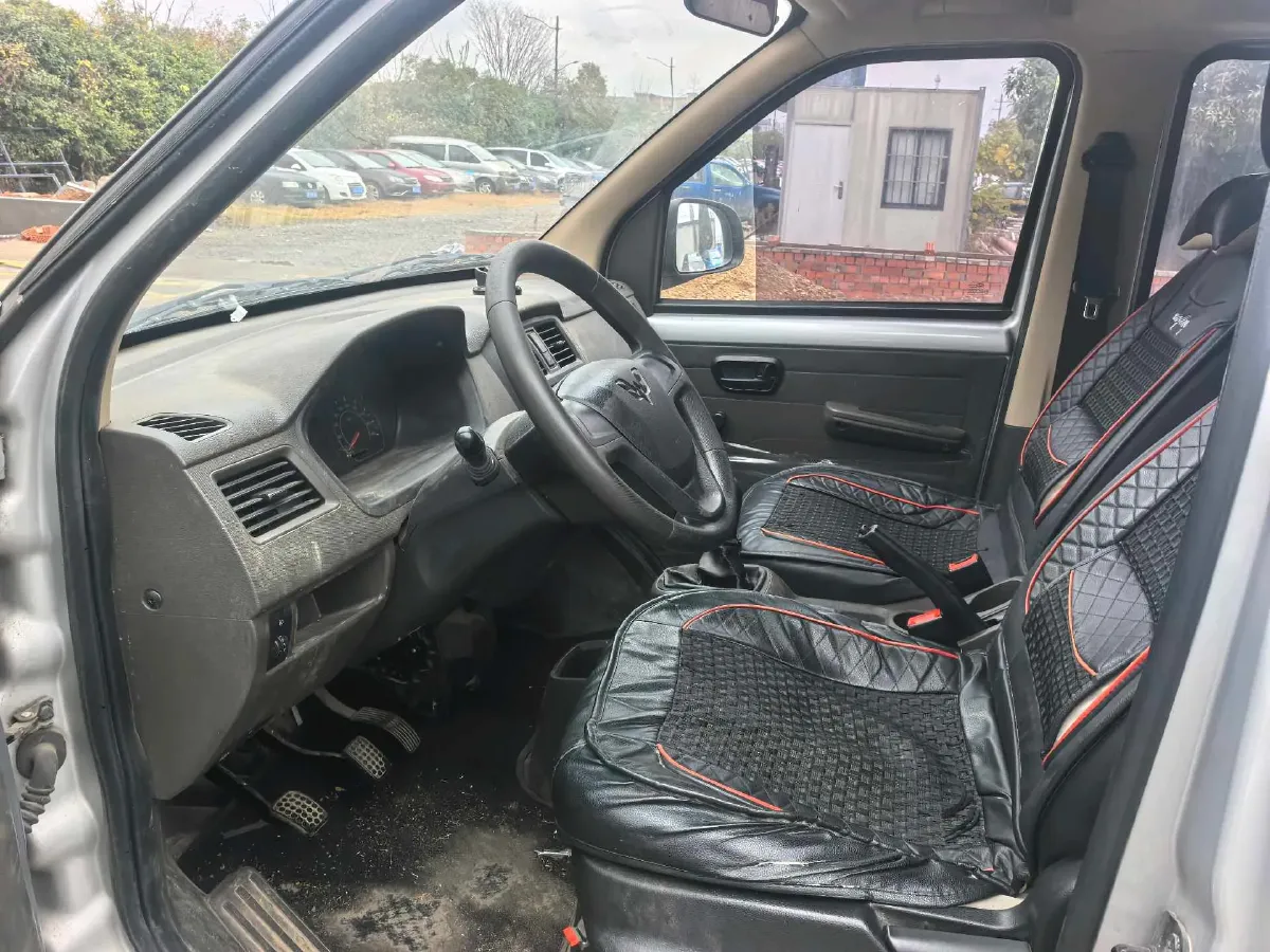 2022 WuLing RongGuang S 1.2L 76HP L4 5MT,autocango,china used car exporter,china ev exporter,chinese used car exporter,chinese used ev exporter