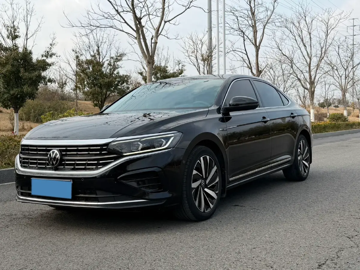 2023 Volkswagen Passat 2.0T 186HP L4 7DCT