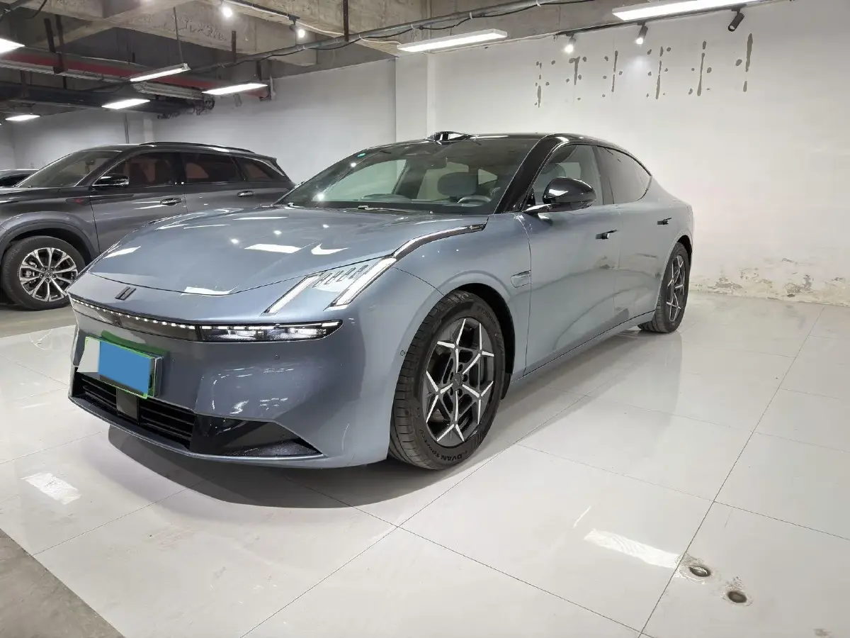 2025 HongQi HS7 2.0T 252HP L4 8AT