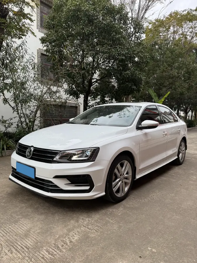 2018 Volkswagen Sagitar 1.4T 150HP L4 7DCT
