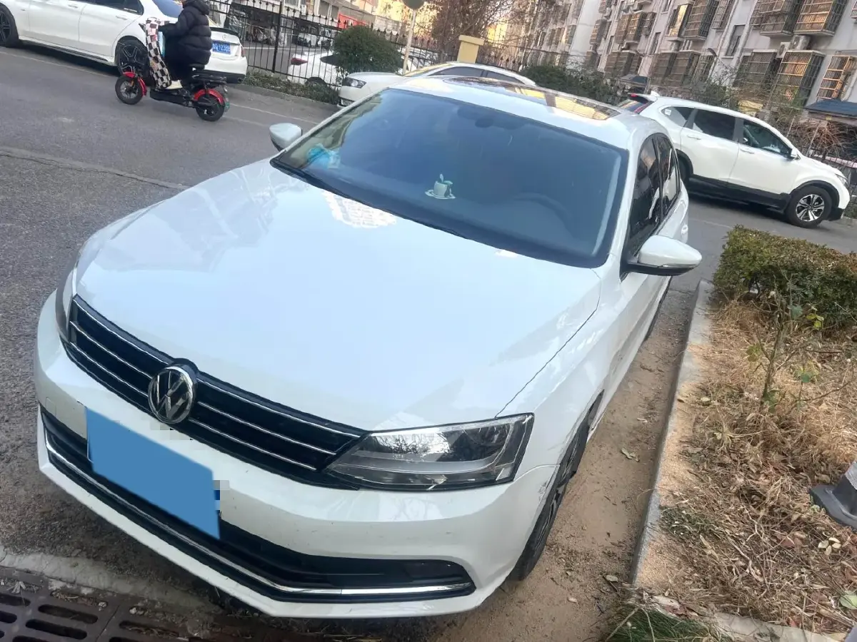 2018 Volkswagen Sagitar 1.2T 110HP L4 7DCT