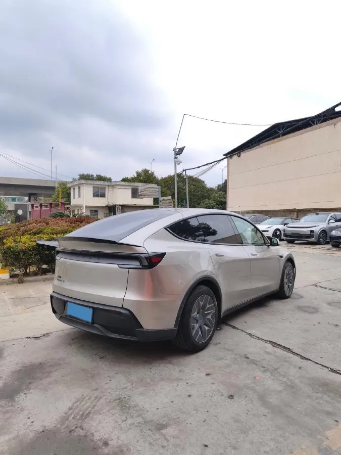 2025 Tesla Model Y L BEV,autocango,china used car exporter,china ev exporter,chinese used car exporter,chinese used ev exporter