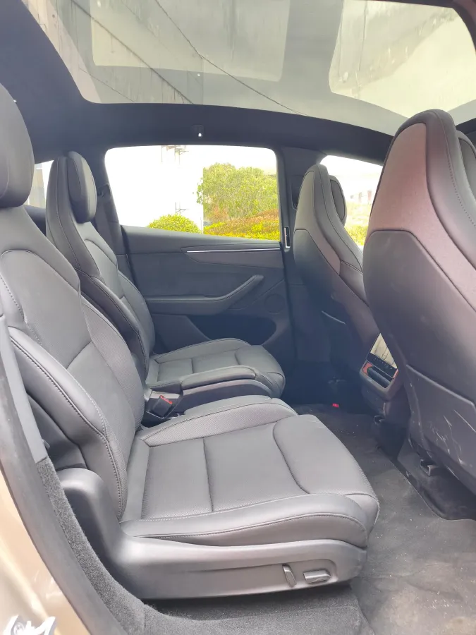 2025 Tesla Model Y L BEV,autocango,china used car exporter,china ev exporter,chinese used car exporter,chinese used ev exporter