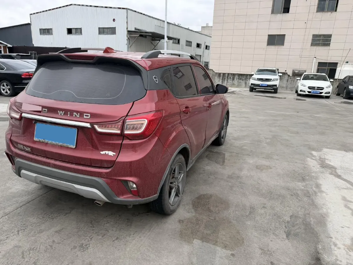 2017 Landwind X2 1.6L 125HP L4 5MT,autocango,china used car exporter,china ev exporter,chinese used car exporter,chinese used ev exporter