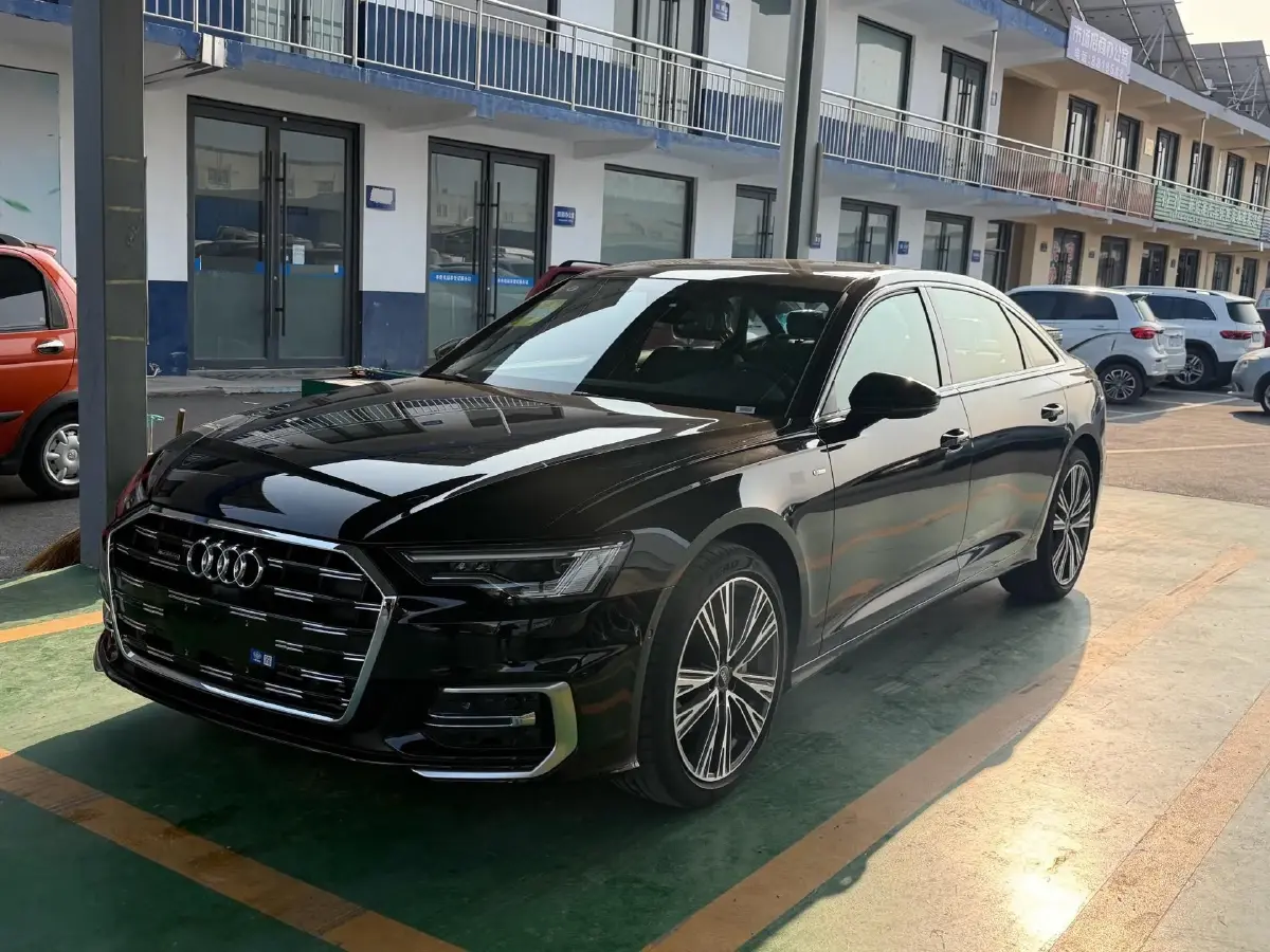 2025 Audi A6L 2.0T 245HP L4 7DCT