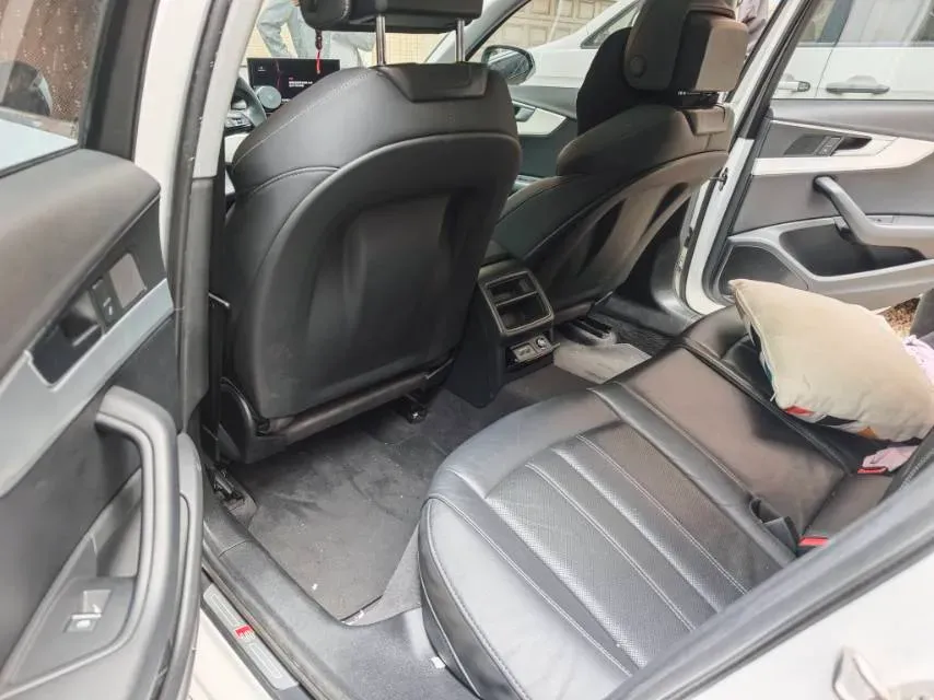 2020 Audi A4L 2.0T 190HP L4 7DCT,autocango,china used car exporter,china ev exporter,chinese used car exporter,chinese used ev exporter