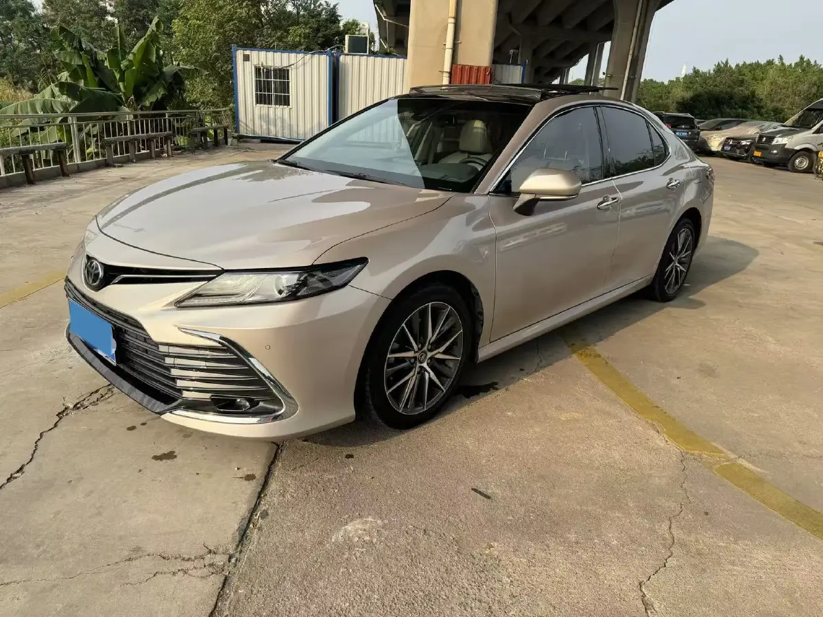 2021 Toyota Camry 2.5L 209HP L4 8AT