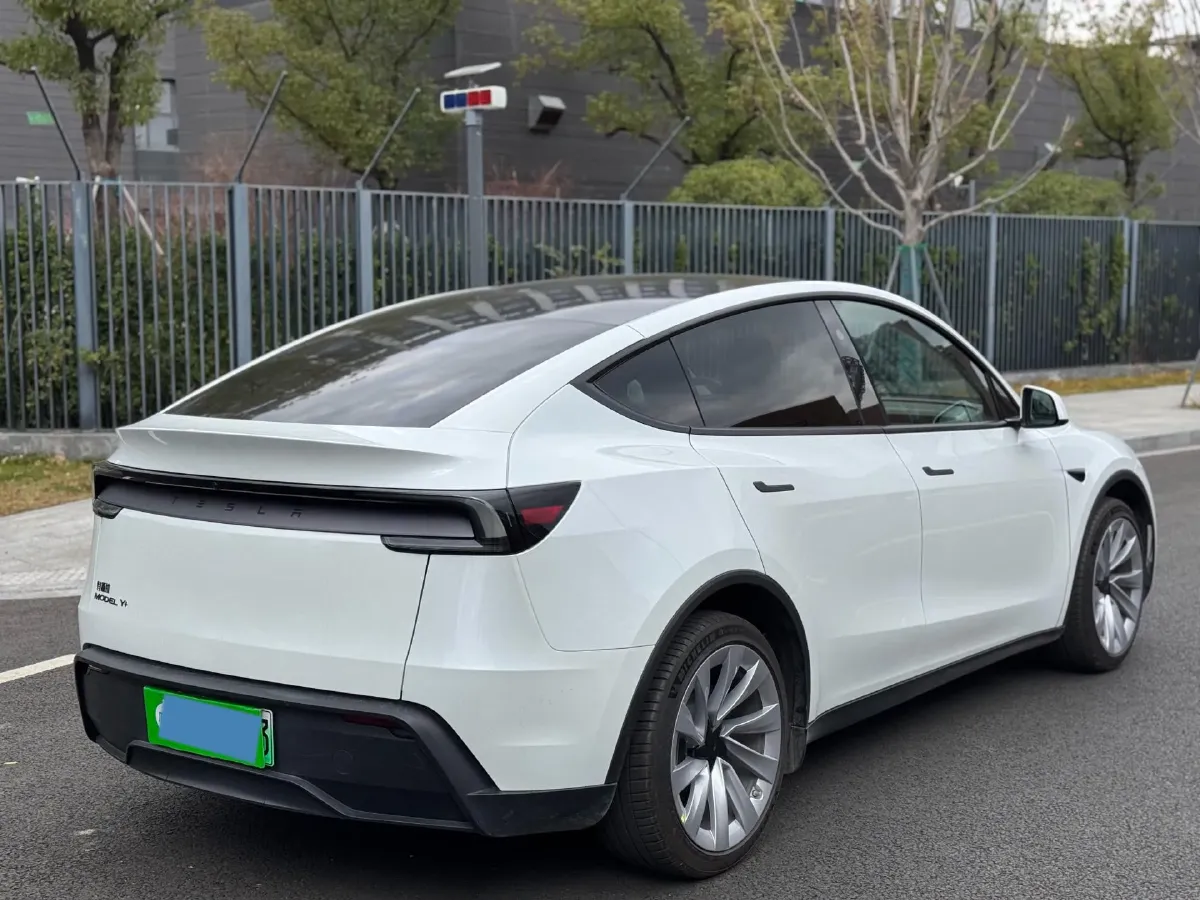 2025 Tesla Model Y L BEV,autocango,china used car exporter,china ev exporter,chinese used car exporter,chinese used ev exporter
