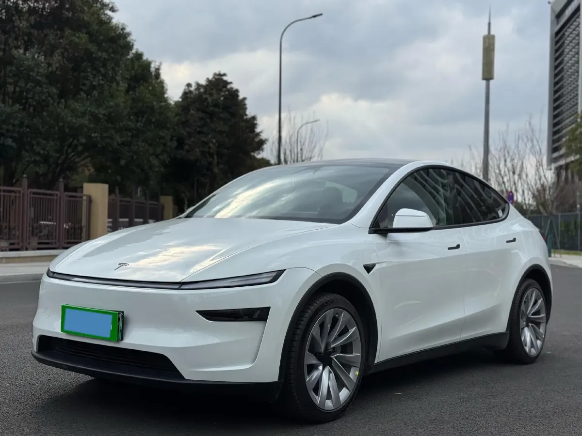 2025 Tesla Model Y L BEV,autocango,china used car exporter,china ev exporter,chinese used car exporter,chinese used ev exporter