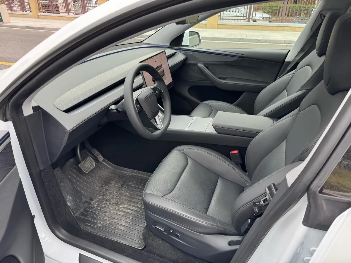 2025 Tesla Model Y L BEV,autocango,china used car exporter,china ev exporter,chinese used car exporter,chinese used ev exporter