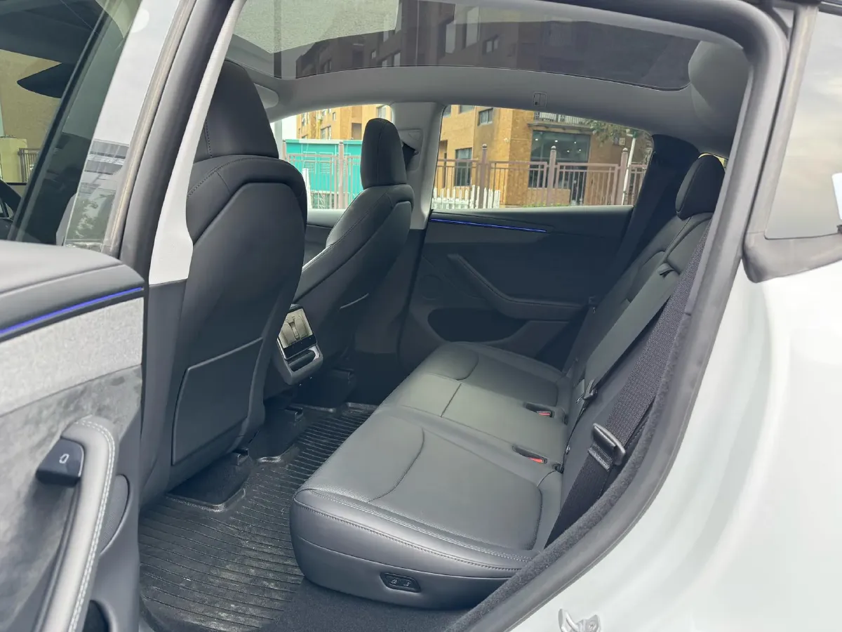 2025 Tesla Model Y L BEV,autocango,china used car exporter,china ev exporter,chinese used car exporter,chinese used ev exporter