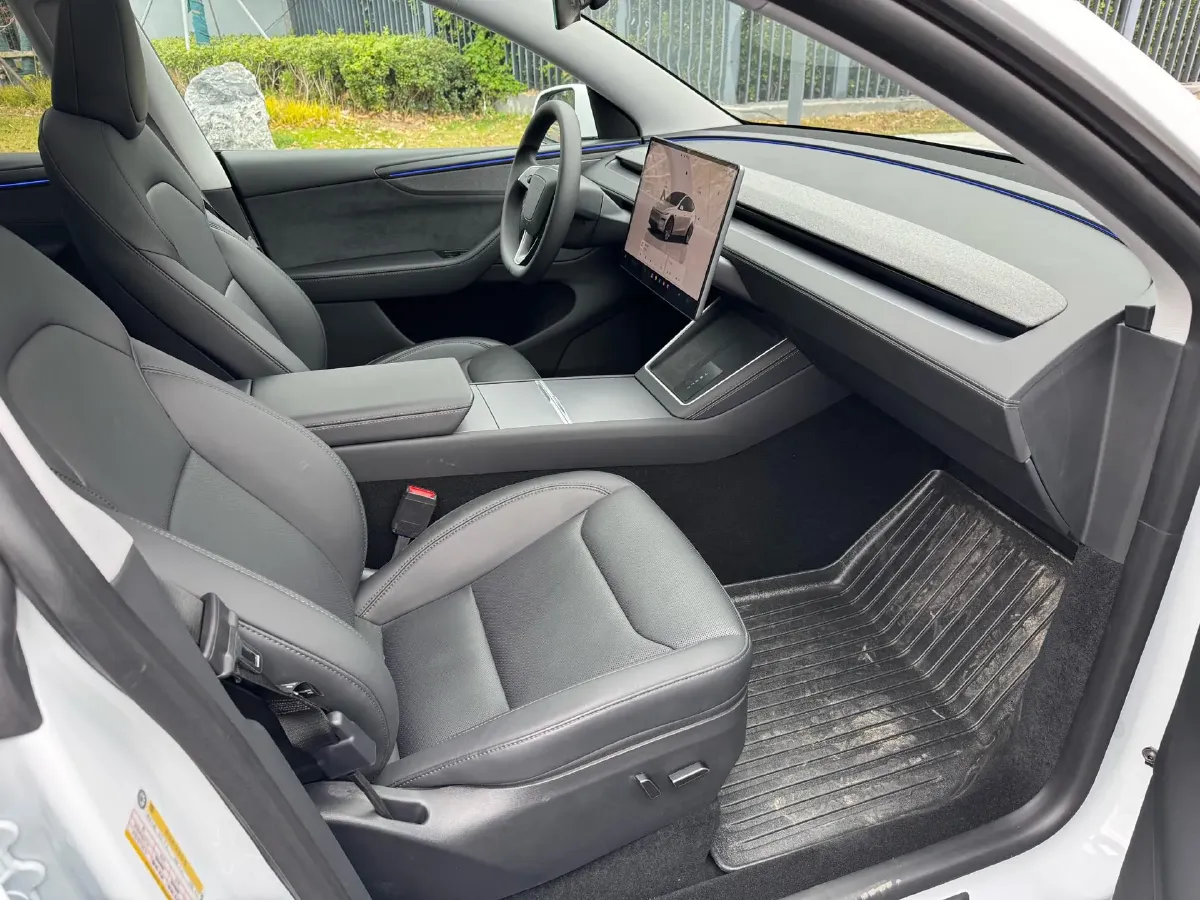 2025 Tesla Model Y L BEV,autocango,china used car exporter,china ev exporter,chinese used car exporter,chinese used ev exporter