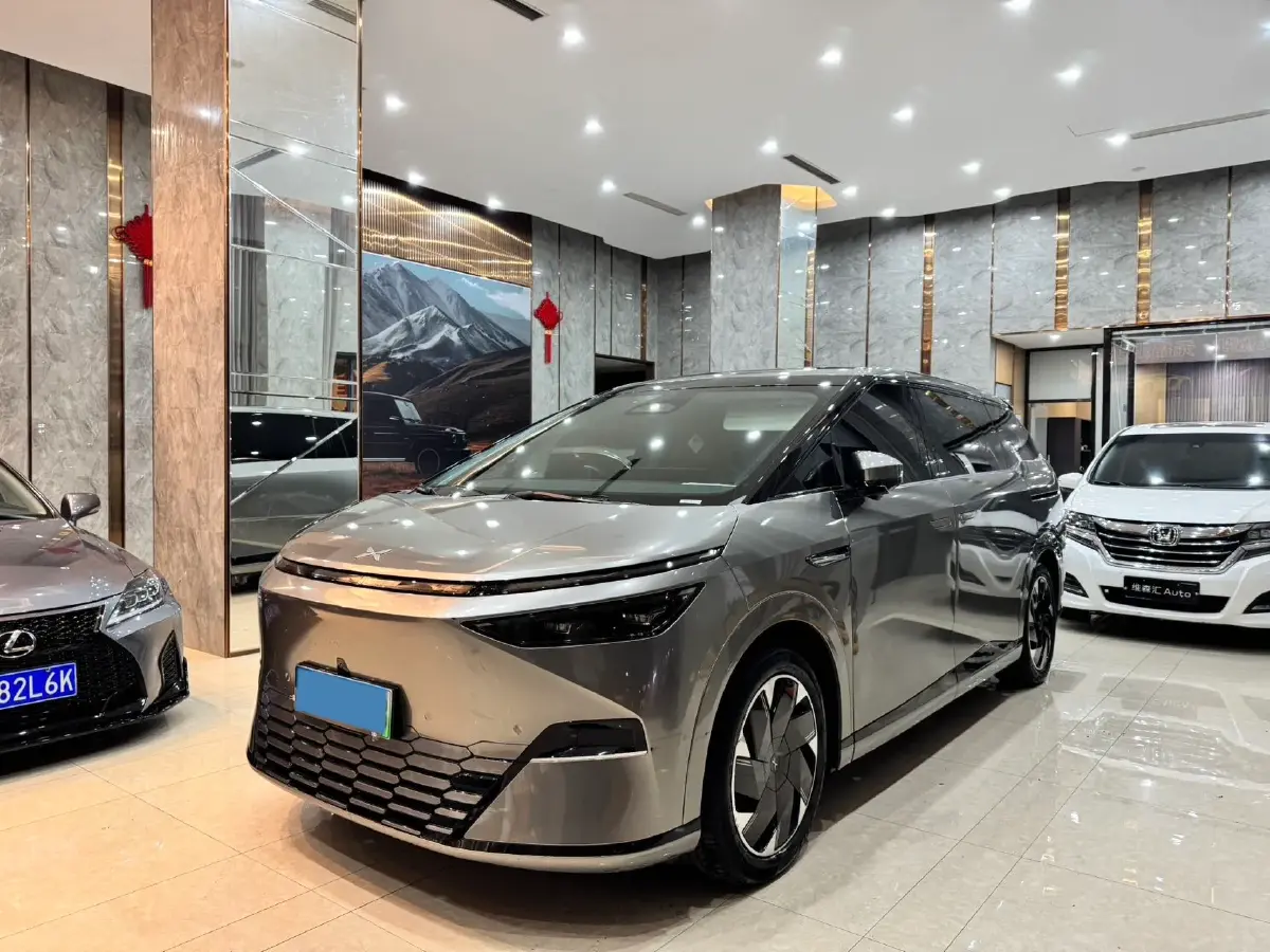 2024 Xpeng X9 BEV 101.5KWH