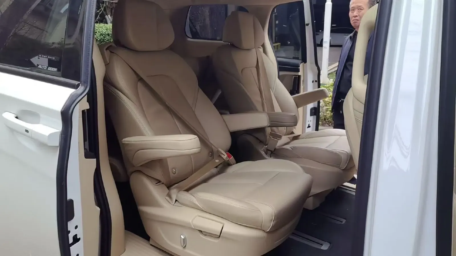 2023 Buick GL8 2.0T 237HP L4 9AT,autocango,china used car exporter,china ev exporter,chinese used car exporter,chinese used ev exporter