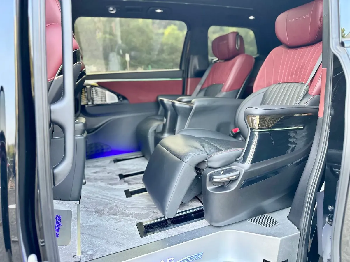 2024 GAC Trumpchi M8 2.0T 252HP L4 8AT,autocango,china used car exporter,china ev exporter,chinese used car exporter,chinese used ev exporter