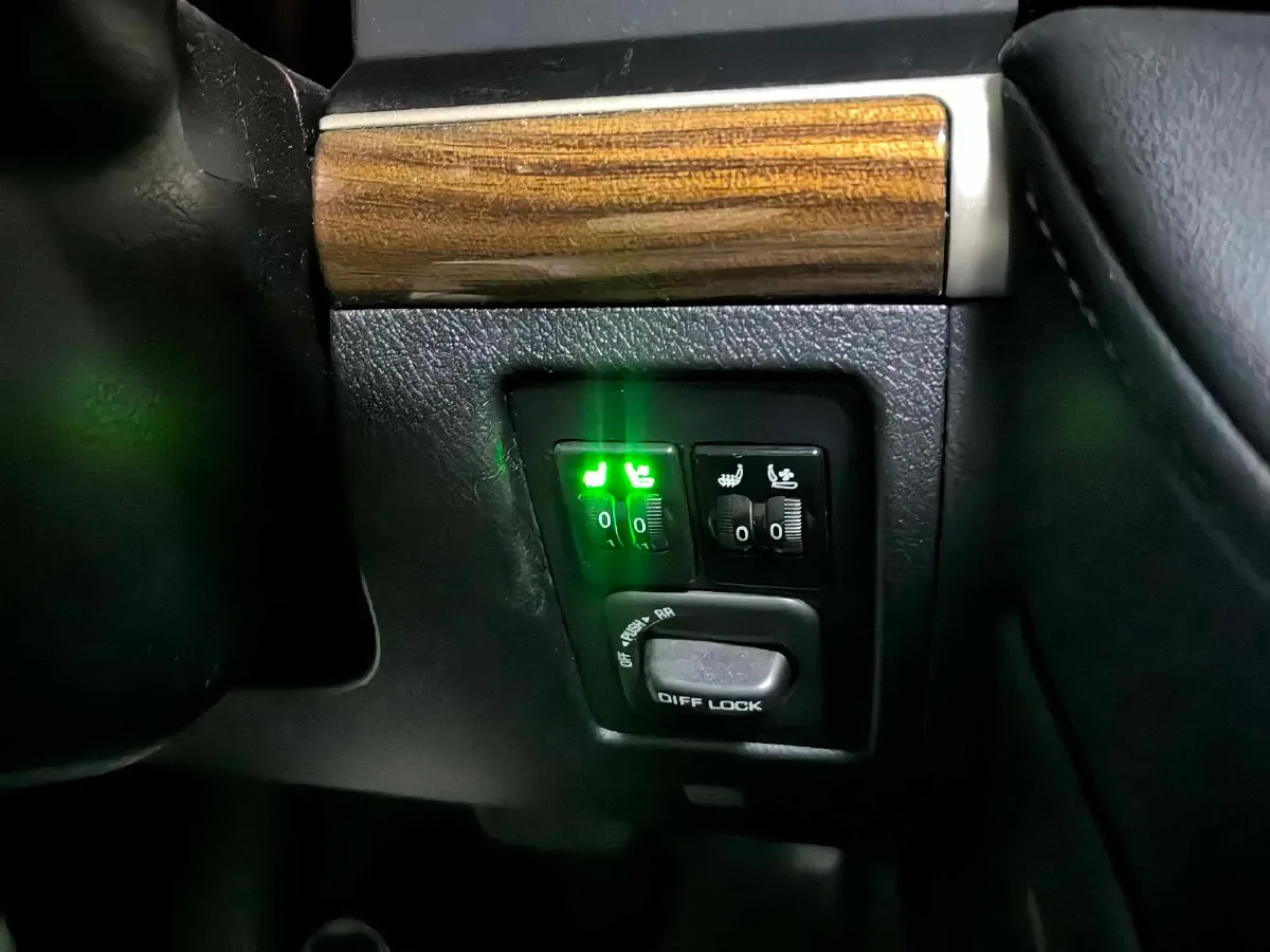 2015 Toyota Land Cruiser 4.0L 275HP V6 5AT,autocango,china used car exporter,china ev exporter,chinese used car exporter,chinese used ev exporter