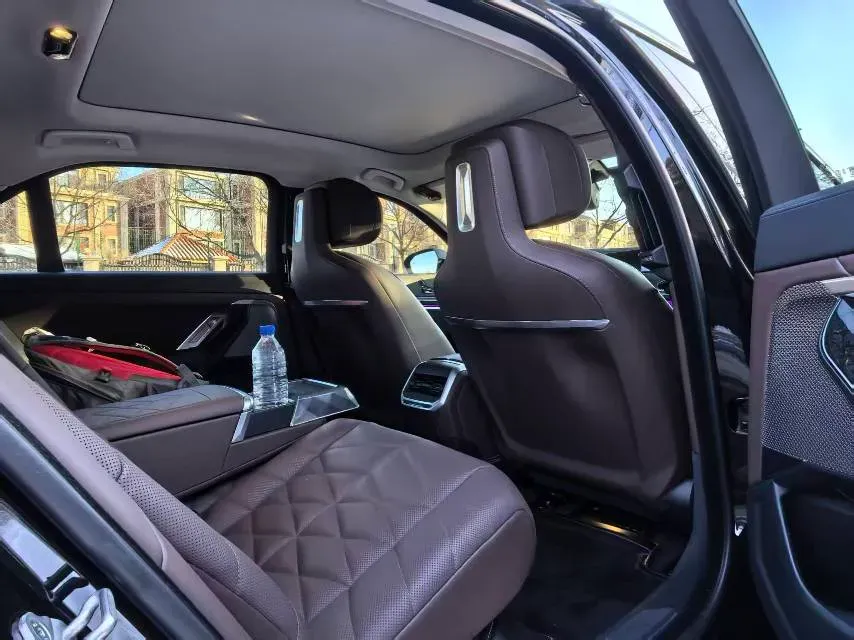 2023 BMW i7 BEV 101.7KWH,autocango,china used car exporter,china ev exporter,chinese used car exporter,chinese used ev exporter