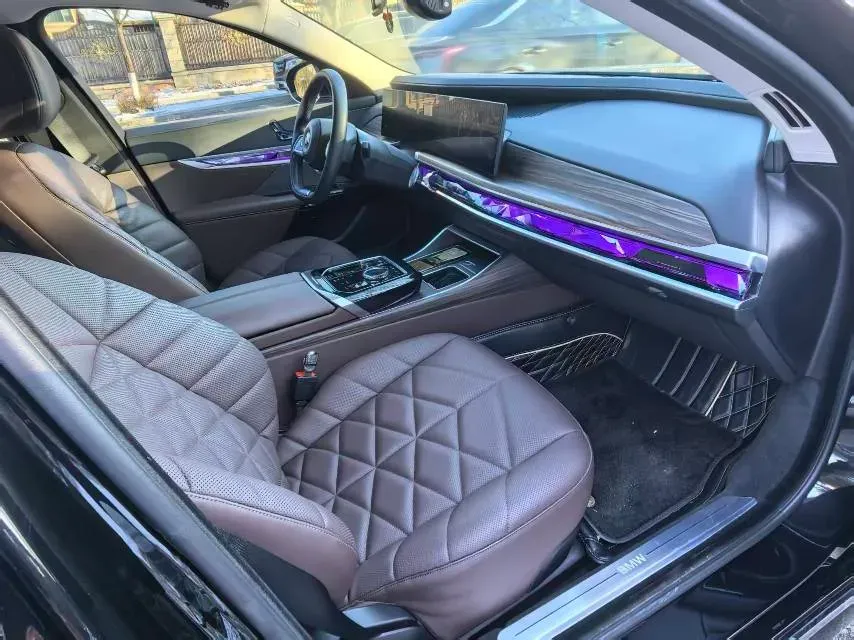 2023 BMW i7 BEV 101.7KWH,autocango,china used car exporter,china ev exporter,chinese used car exporter,chinese used ev exporter