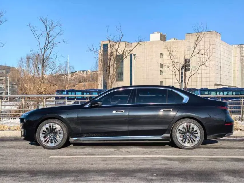 2023 BMW i7 BEV 101.7KWH,autocango,china used car exporter,china ev exporter,chinese used car exporter,chinese used ev exporter