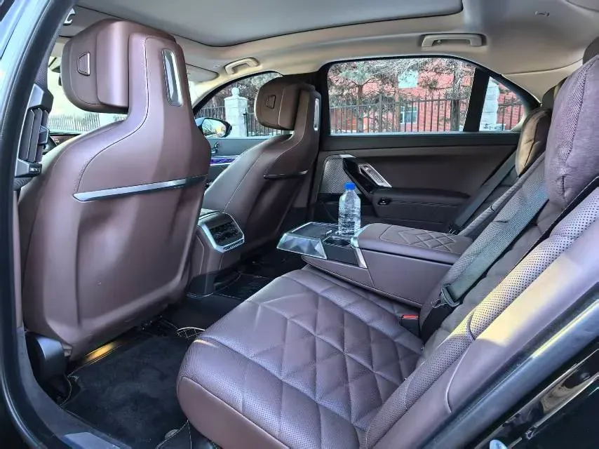 2023 BMW i7 BEV 101.7KWH,autocango,china used car exporter,china ev exporter,chinese used car exporter,chinese used ev exporter