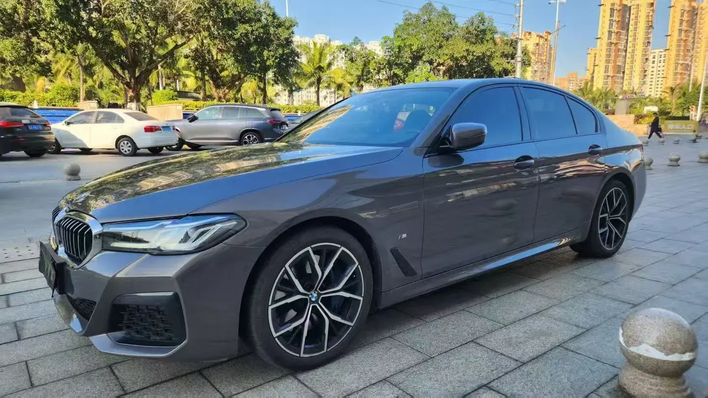 2021 BMW 5 Series 3.0T 340HP L6 8AT
