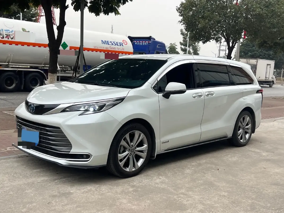 2021 Toyota Sienna 2.5L 192HP L4 E-CVT Hybrid