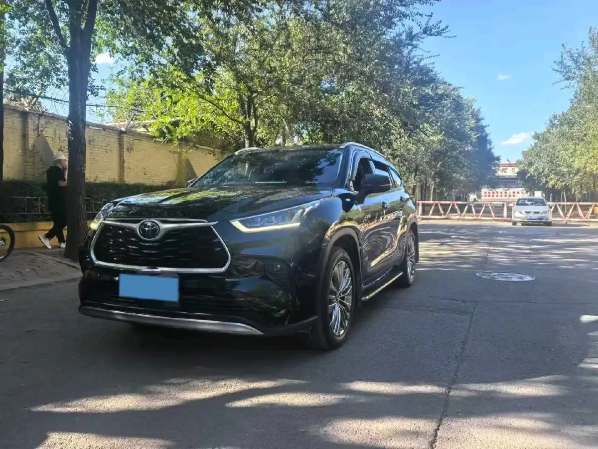 2024 Toyota Highlander 2.5L 189HP L4 E-CVT Hybrid