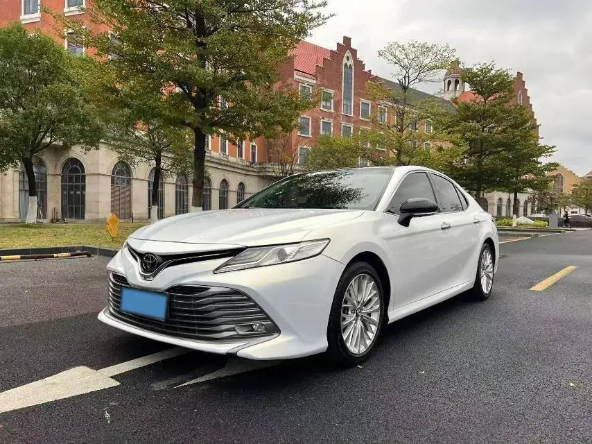 2018 Toyota Camry 2.5L 209HP L4 8AT