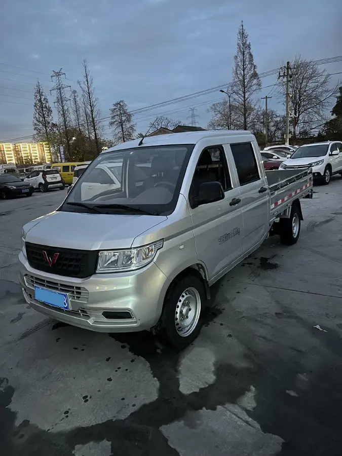 2023 WuLing RongGuang New Truck 1.5L 102HP L4 5MT