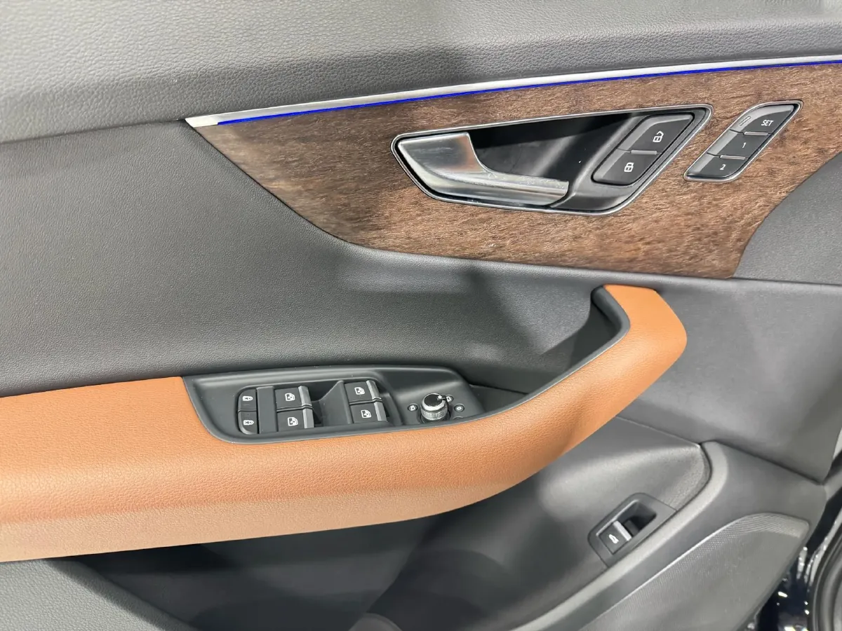 2021 Audi Q7 2.0T 245HP L4 8AT,autocango,china used car exporter,china ev exporter,chinese used car exporter,chinese used ev exporter