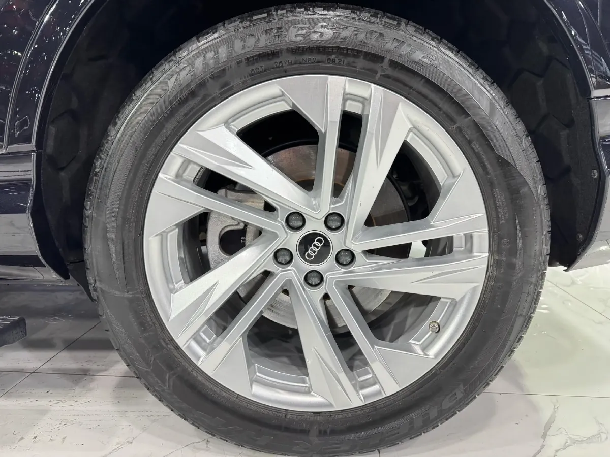 2021 Audi Q7 2.0T 245HP L4 8AT,autocango,china used car exporter,china ev exporter,chinese used car exporter,chinese used ev exporter