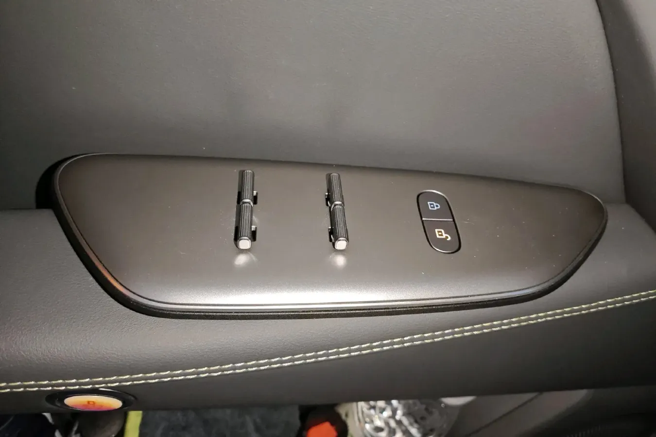 2026 ARCFOX αT5 Range Extended REEV,autocango,china used car exporter,china ev exporter,chinese used car exporter,chinese used ev exporter