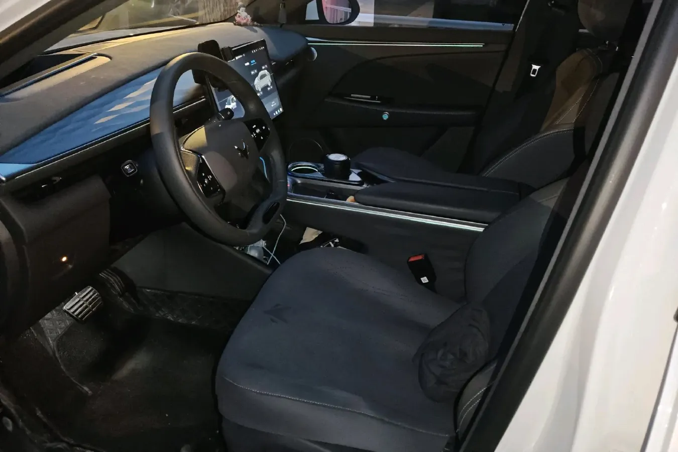 2026 ARCFOX αT5 Range Extended REEV,autocango,china used car exporter,china ev exporter,chinese used car exporter,chinese used ev exporter