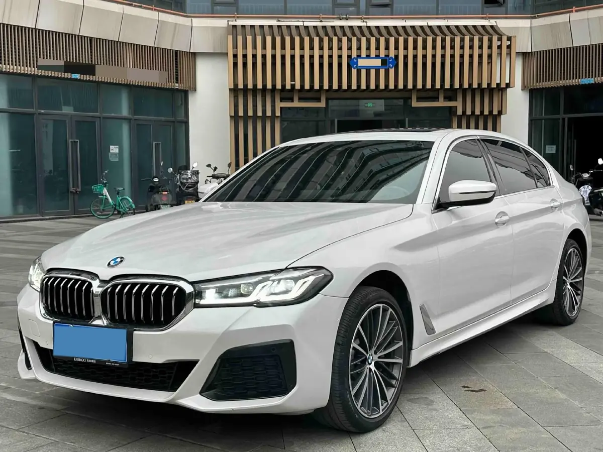 2022 BMW 5 Series 2.0T 252HP L4 8AT