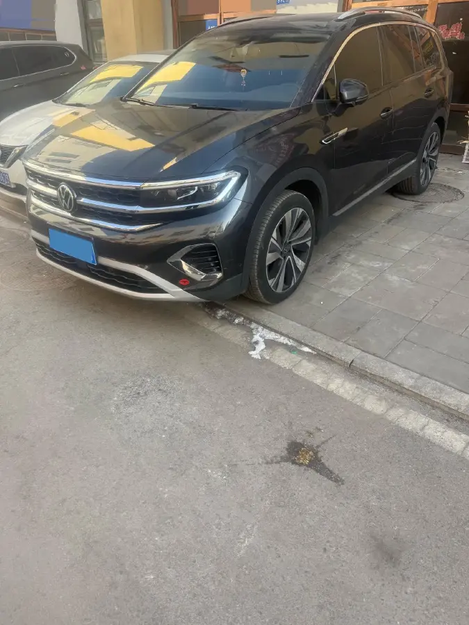 2024 Volkswagen Talagon 2.0T 220HP L4 7DCT