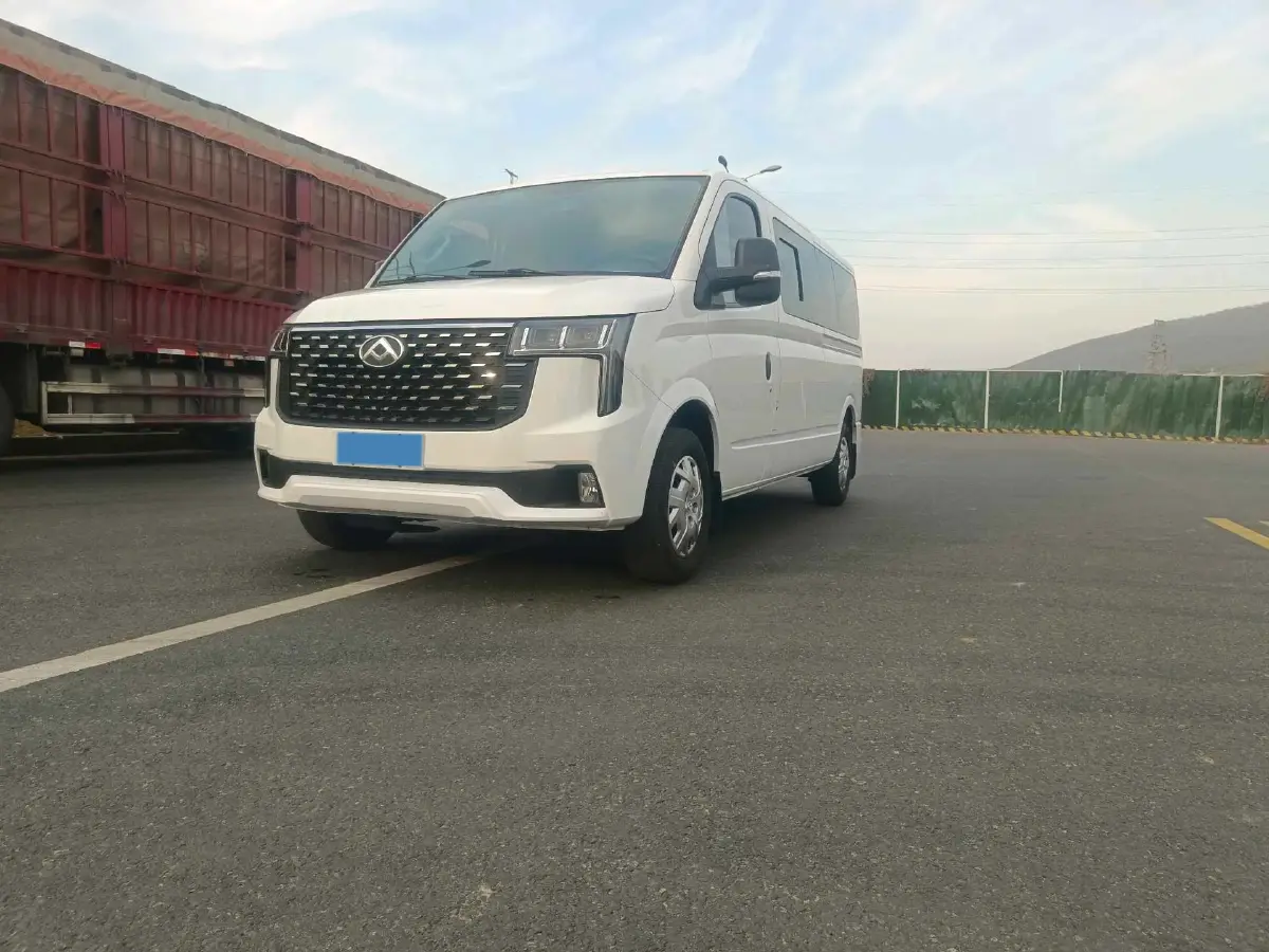 2023 MAXUS XinTu V80 2.0T 127HP L4 6MT